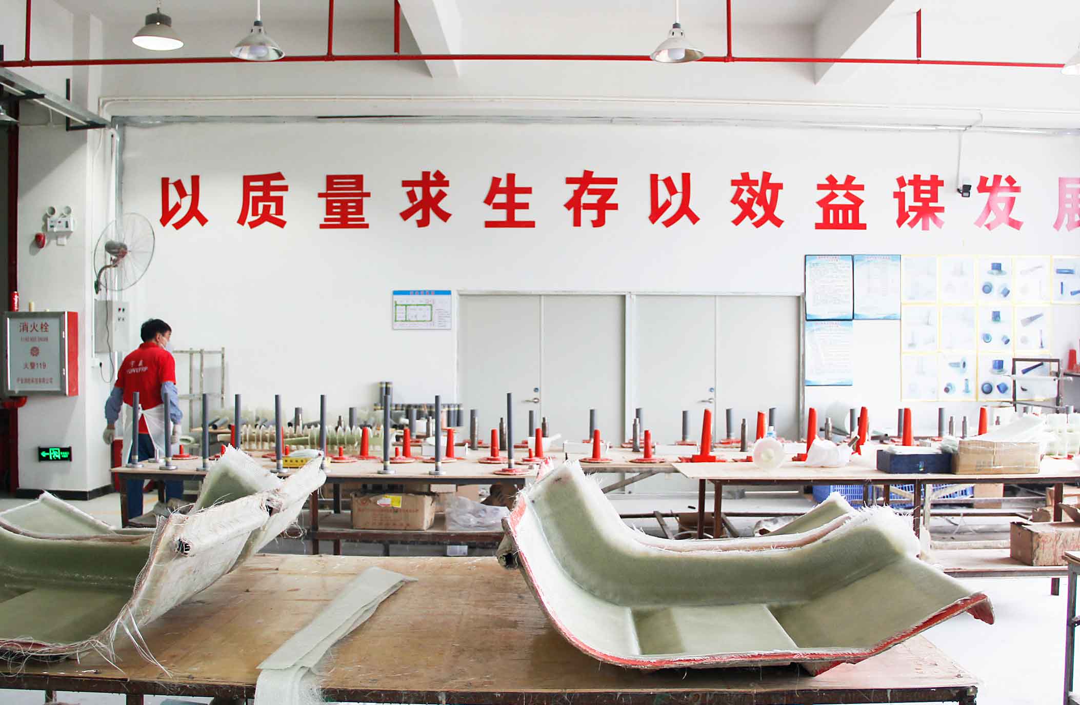 Achter de Chinor FRP-fabriek: handmatige workflow en aangepaste productiecapaciteit